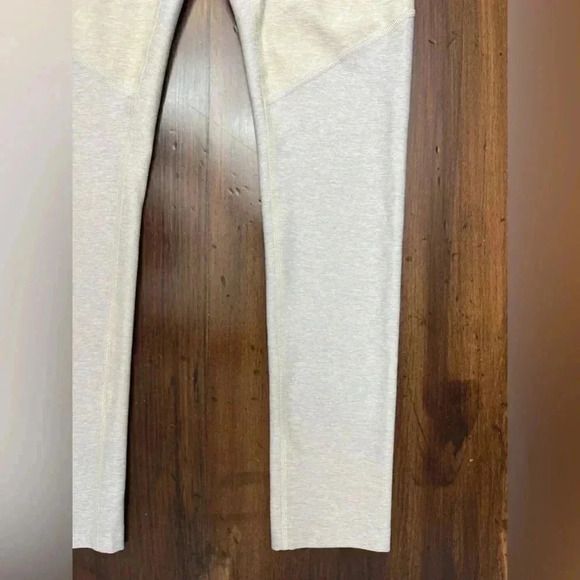 Outdoor Voices Size Small 7/8 Dipped Legging Oatmeal Desert Cloud Yoga Workout - Picture 10 of 14